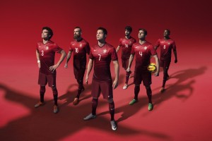 乐鱼体育iOS版-欧洲足球联赛领头羊争夺激烈，冠军悬念再升空！，欧洲足球联赛2021